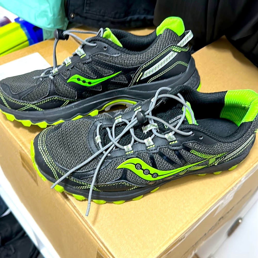 Men’s Black and Volt Green Saucony rugged shoes. Great condition 8/10 - Picture 4 of 4
